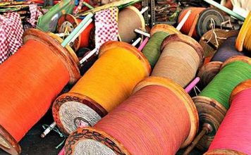 दौंडमध्ये नायलॉन मांजा विक्रीवर पोलिसांची कारवाई; इतर दुकानदारांवरही कारवाईची नागरिकांची मागणी