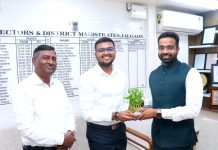 यूपीएससीत यश संपादन केलेल्या कु. शिवम वखरे यांचा जिल्हाधिकाऱ्यांच्या हस्ते सन्मान