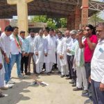 कर्जमाफीच्या शासन निर्णयाचा निषेध करून काँग्रेस पक्षाच्या वतीने शासन निर्णयाची केली होळी. बबनराव नागरे