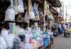 दौंड शहरात प्लास्टिक बंदी कागदावरच? खुल्या विक्रीकडे नगरपालिका प्रशासनाचे दुर्लक्ष असल्याचा आरोप