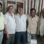 २० वर्षांपासूनचा जमीन व कौटुंबिक वाद सामोपचाराने मिटला; गावासमोर सलोख्याचा आदर्श शिंगणापूर पोलीस दूरक्षेत्राचे सहाय्यक पोलीस उपनिरीक्ष मोहनराव हंगे मार्डी गावचे पोलीस पाटील आप्पासाहेब गायकवाड यांच्याशिष्टाईने वाद मिटला