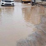 दौंड-गोपाळवाडी रोडवर एमएससीबीच्या कामामुळे मुख्य पाणीपुरवठा पाइपलाइन फुटली; लाखो लिटर पाणी वाया