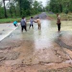 झिंगानूर–सिरोंचा मुख्य रस्ता बुधवारपासून बंद; नैगुंडा नाल्यावरील रापटा पुरात वाहून गेला