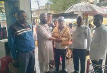 आजच्या स्वार्थी जगात प्रामाणिकपणाचा जिवंत आदर्श सिन्नरच्या बहिरू शेठ भजीवाल्यांच्या प्रामाणिकपणाची तालुकाभर चर्चा
